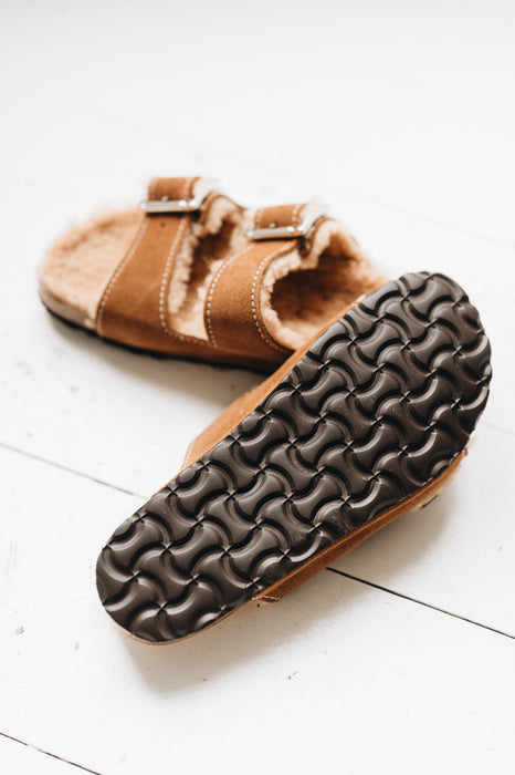 MEDI Womens Sheepskin Buckle Sandal (Last Chance)