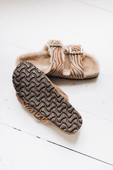 MEDI Womens Sheepskin Buckle Sandal (Last Chance)