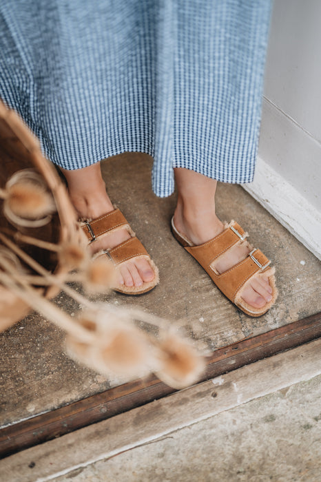 MEDI Womens Sheepskin Buckle Sandal (Last Chance)