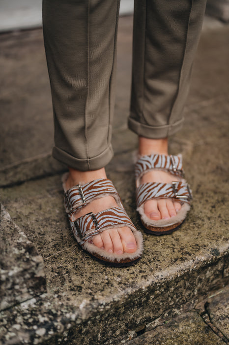 MEDI Womens Sheepskin Buckle Sandal (Last Chance)