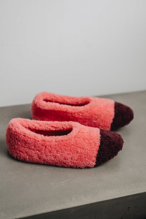 Side view of soft-soled ballerina style curly pink sheepskin slipper with burgundy toe point