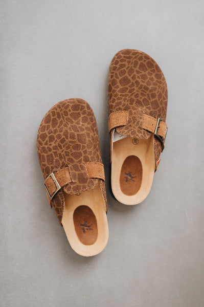 Birds eye view of lyra sahara clogs 