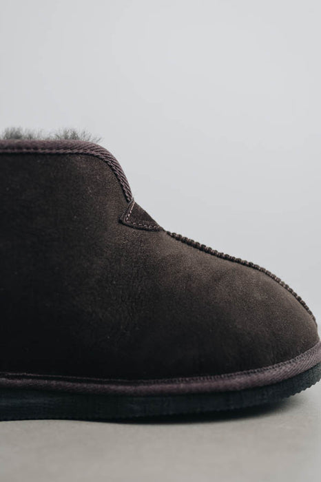 Erin soft merino shearling slipper boot for women - dark brown - toe post close up