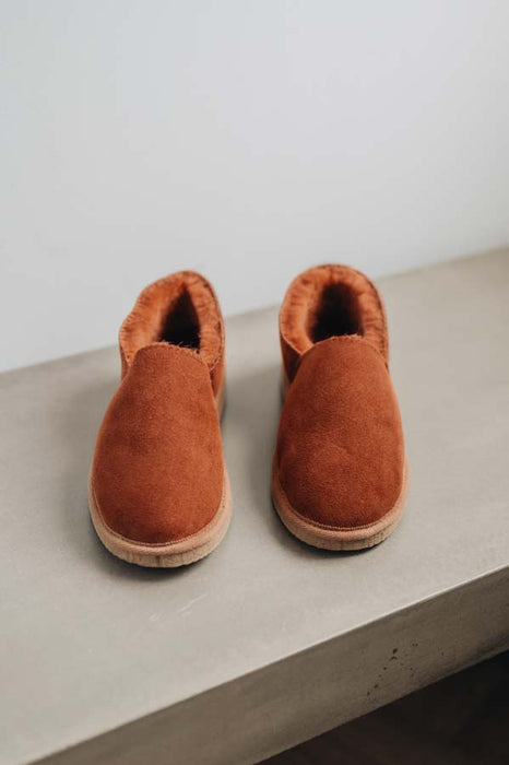 Rust coloured loafer style sheepskin slipper - Tomos front on view