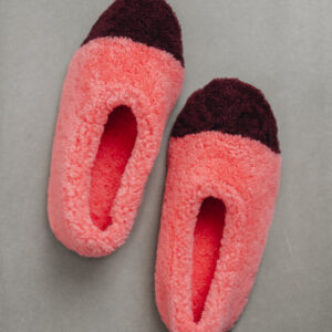 Birds eye view of ballerina style curly pink sheepskin slipper with burgundy toe point