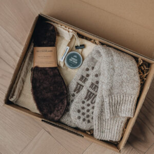 toasty toes gift box showing thick wool socks and a pair of insoles