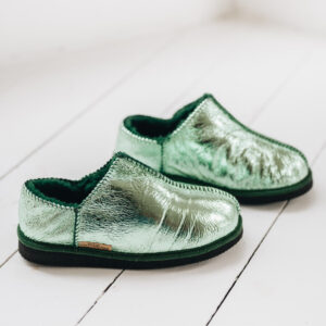Classic women’s sheepskin slippers with plush wool lining for ultimate comfort and warmth