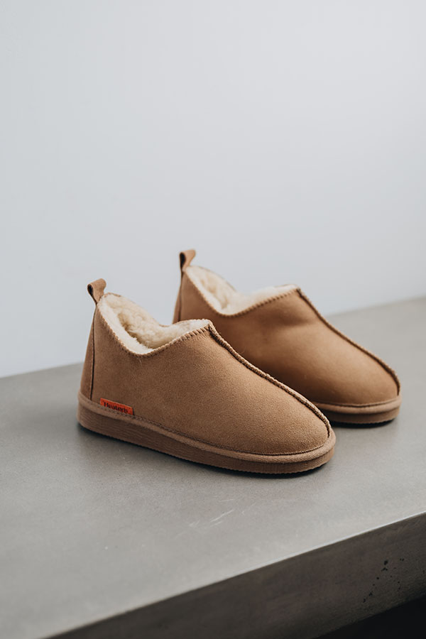 men’s ankle-high sheepskin slipper boots in tabac with sturdy sole Henry