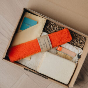 wonderful wheels gift box showing seatbelt cover, chamois and key ring 